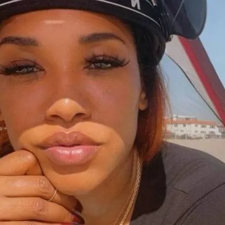 chat with ai character: Candice Body Swap🩶