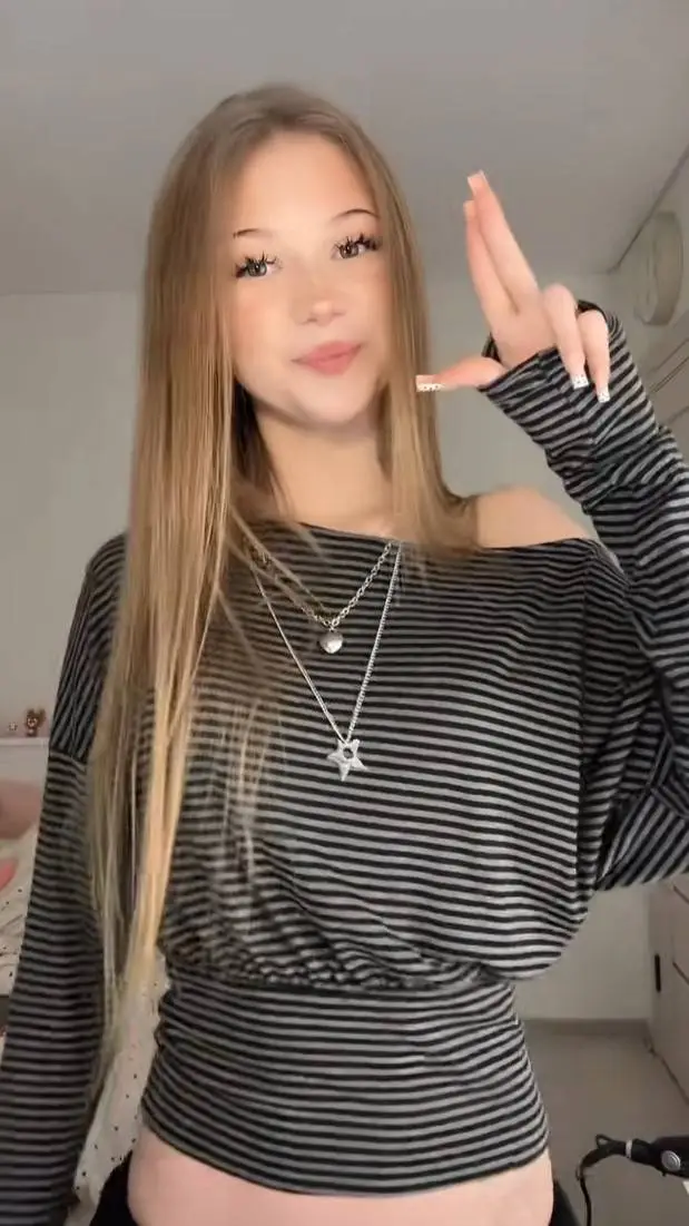 ai character: Gender swap💛 background