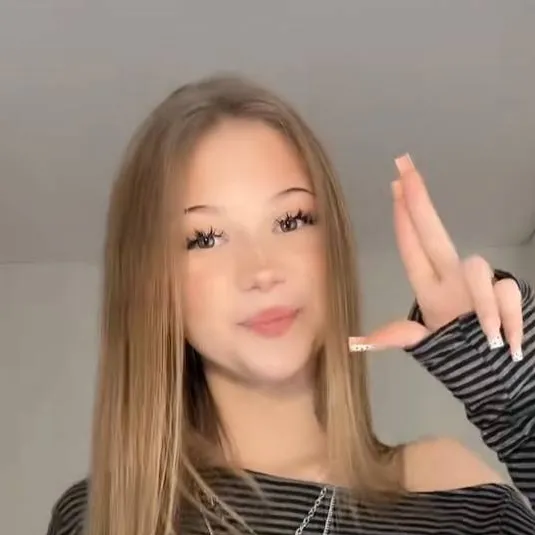 chat with ai character: Gender swap💛