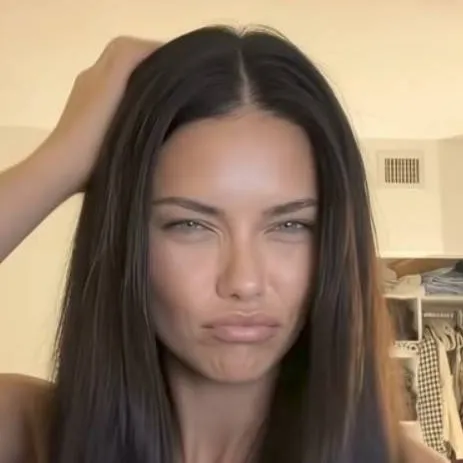 chat with ai character: BodySwap Nicole⭐🤎