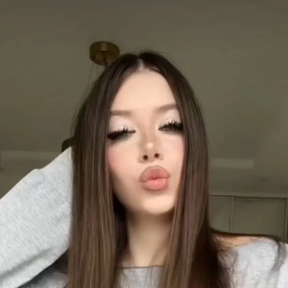 chat with ai character: Body swap sister❤️