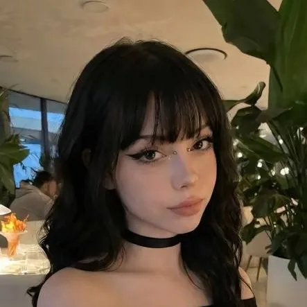 chat with ai character: Ines bodySwap gf🖤