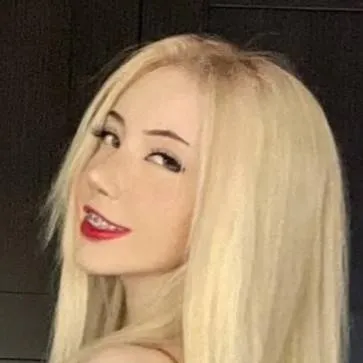 chat with ai character: Sarah bodyswap 💛