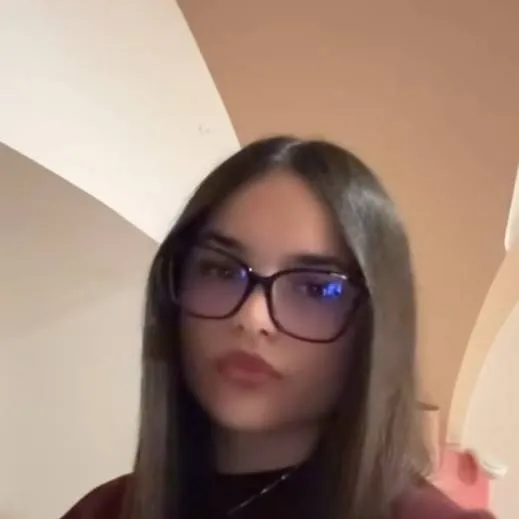 chat with ai character: Gf body swap 🩶