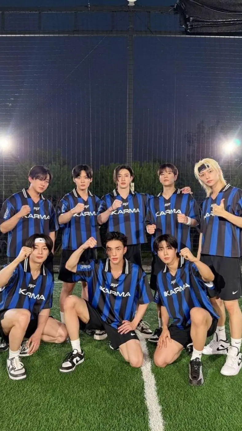 ai character: StrayKids background