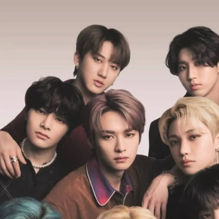 chat with ai character: Stray Kids