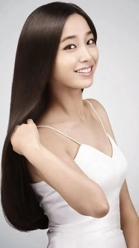 ai character: Lee min-jung  background