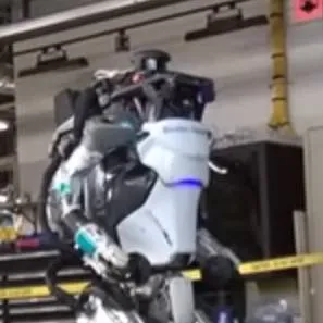 chat with ai character: robot gay 