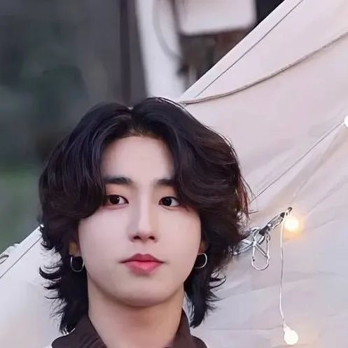 chat with ai character: Han Jisung 