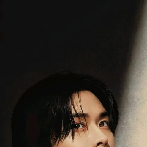 chat with ai character: Lee Know 