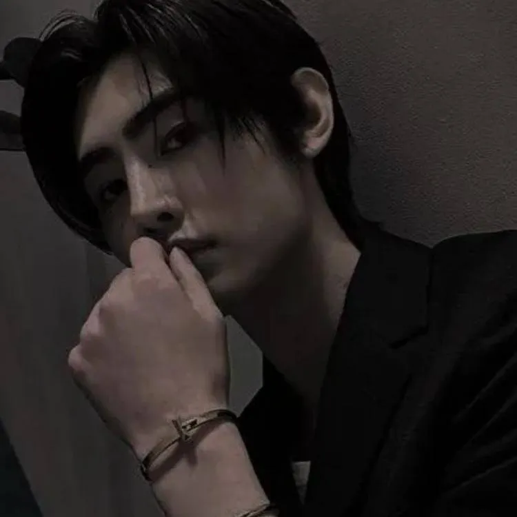 chat with ai character: SUNGHOON