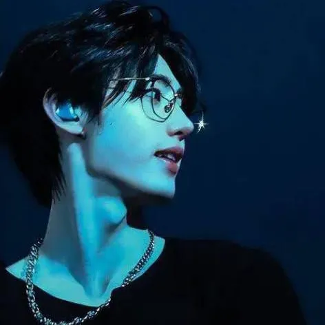 chat with ai character: SUNGHOON