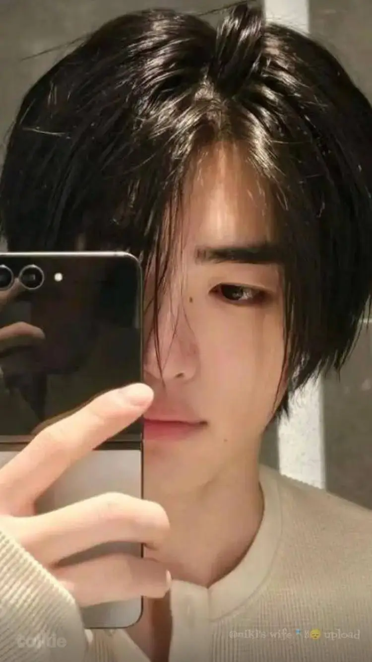 ai character: SUNGHOON background