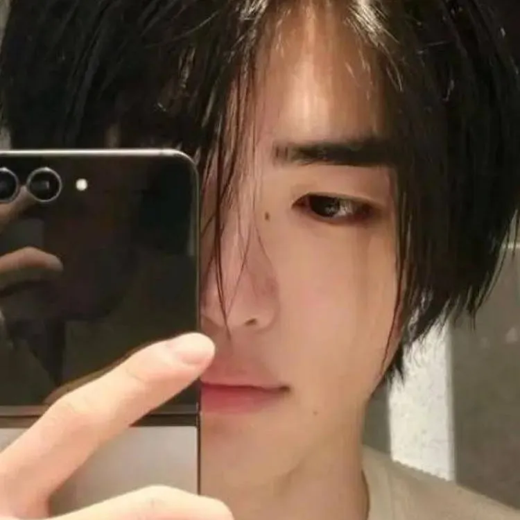 chat with ai character: SUNGHOON