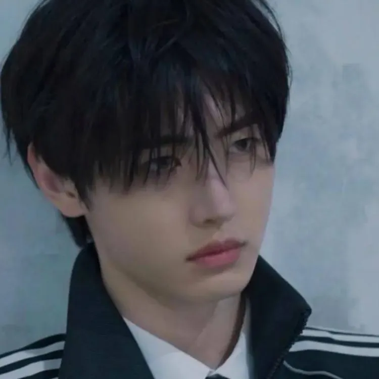 chat with ai character: SUNGHOON