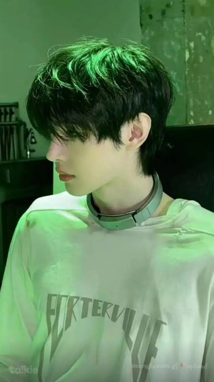 ai character: SUNGHOON background