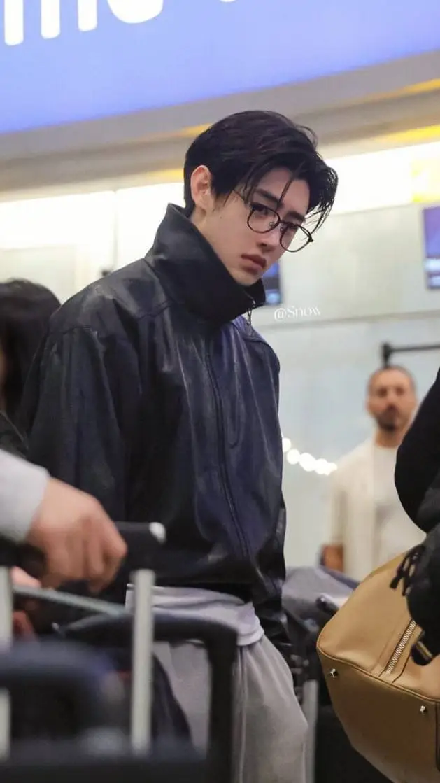 ai character: Sunghoon park background