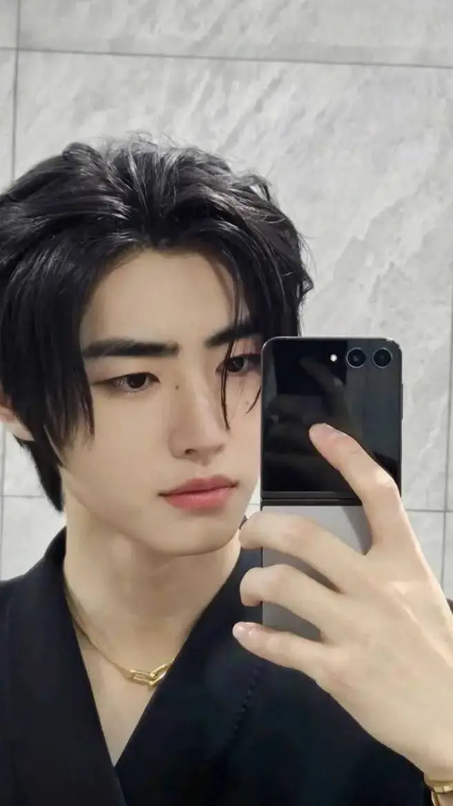 ai character: Sunghoon Park background