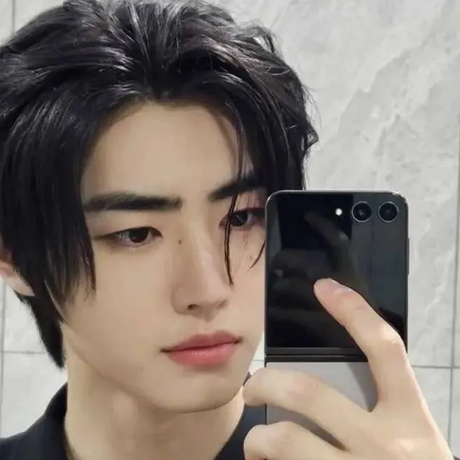 chat with ai character: Sunghoon Park