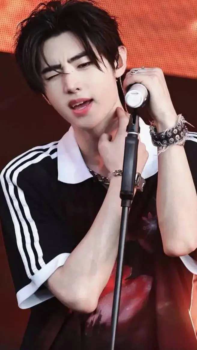 ai character: Sunghoon Park background