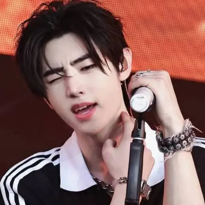 chat with ai character: Sunghoon Park