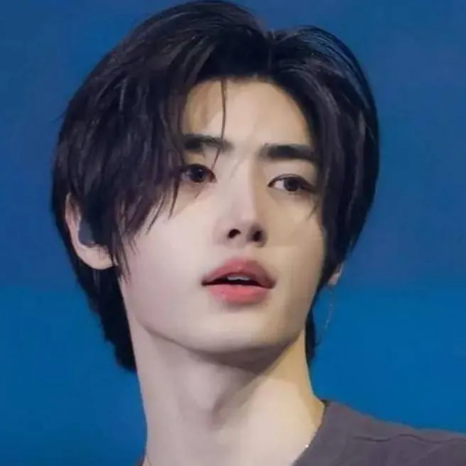 chat with ai character: Sunghoon