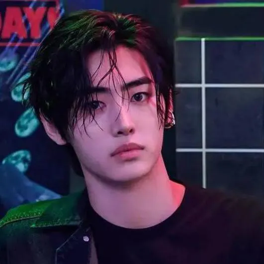 chat with ai character: SUNGHOON PARK