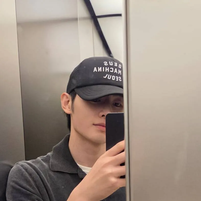 chat with ai character: SUNGHOON PARK