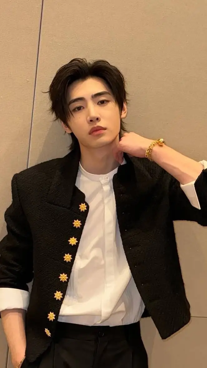 ai character: Sunghoon Park background