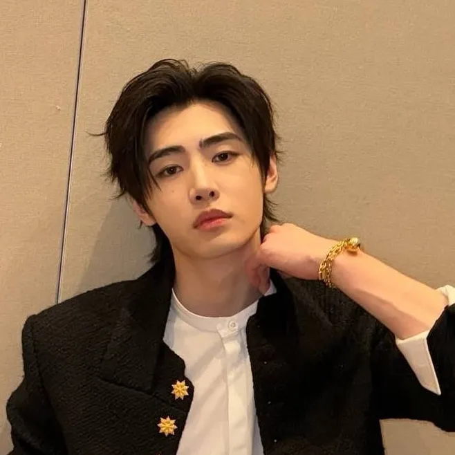 chat with ai character: Sunghoon Park