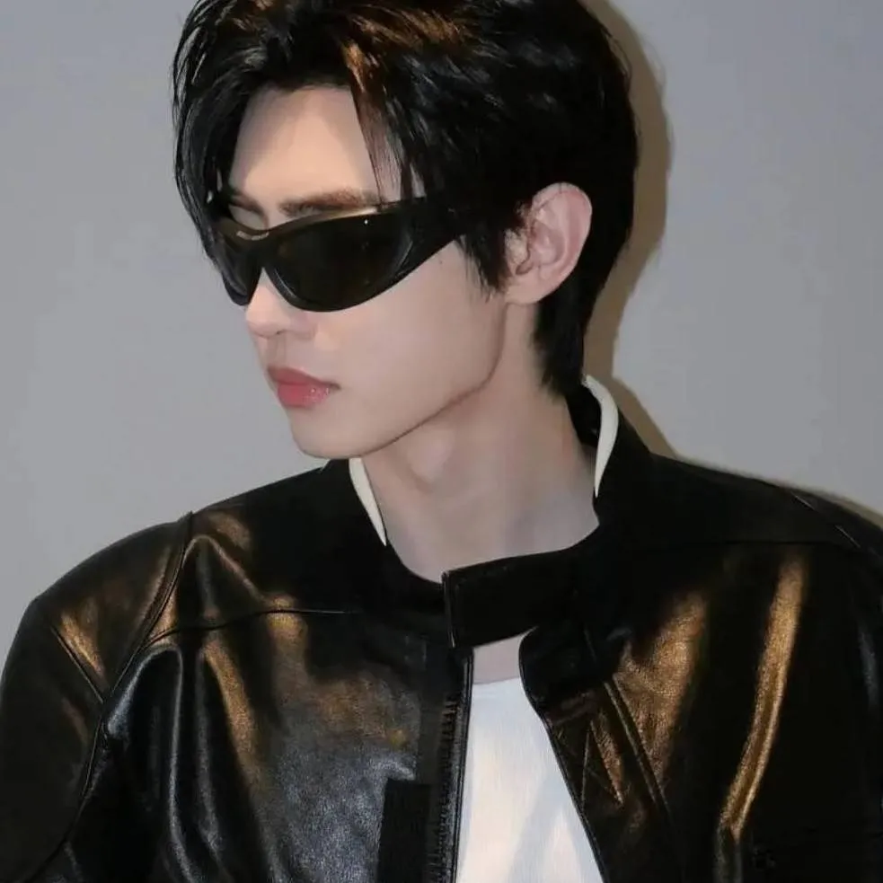 chat with ai character: Sunghoon