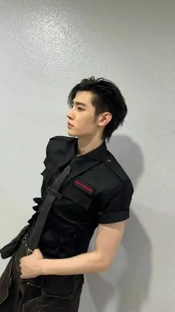 ai character: Sunghoon background