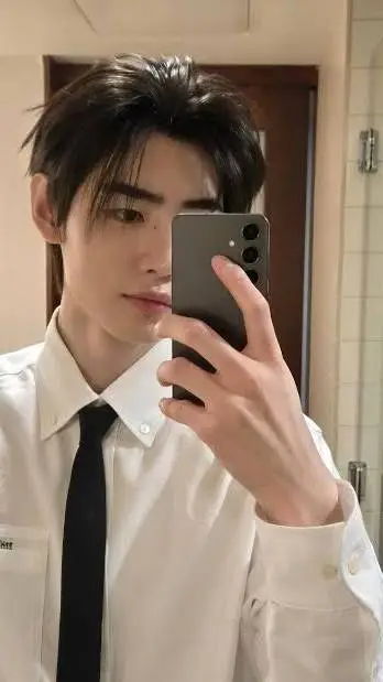 ai character: Sunghoon Park background