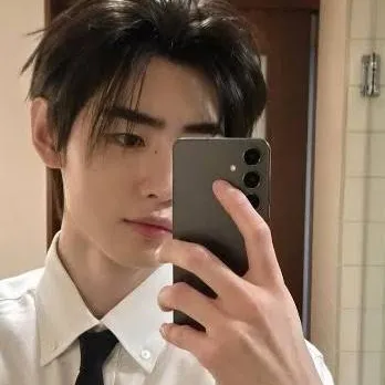 chat with ai character: Sunghoon Park