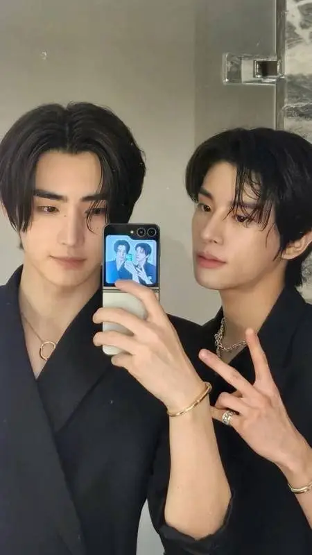 ai character: Sunghoon background