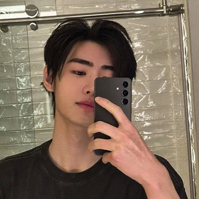 chat with ai character: Sunghoon