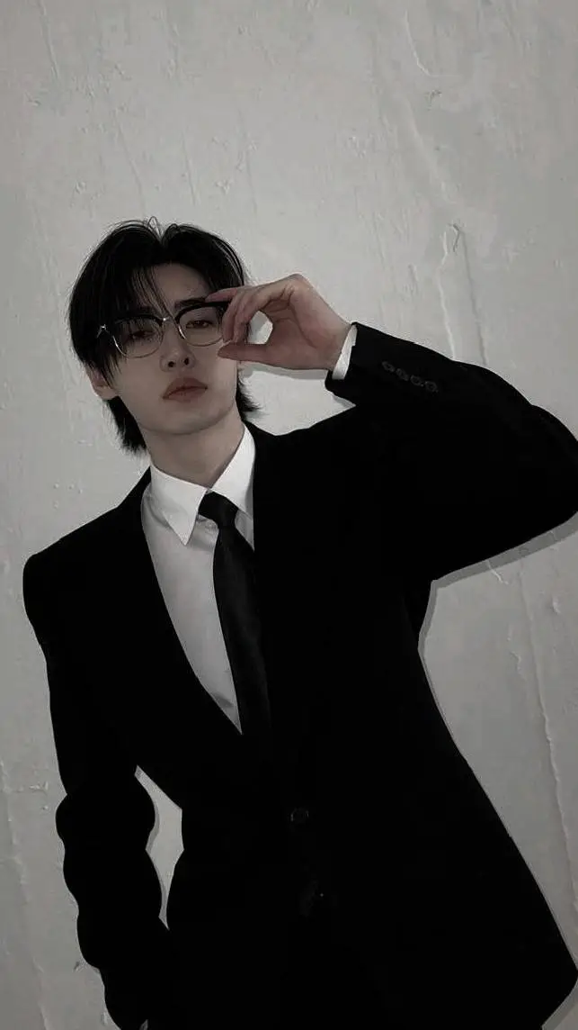 ai character: Sunghoon background