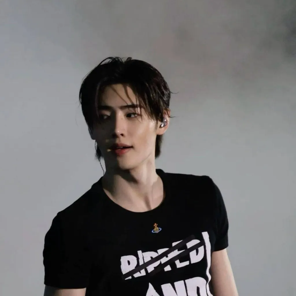 chat with ai character: SUNGHOON PARK