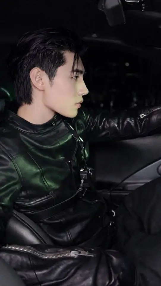 ai character: Sunghoon background