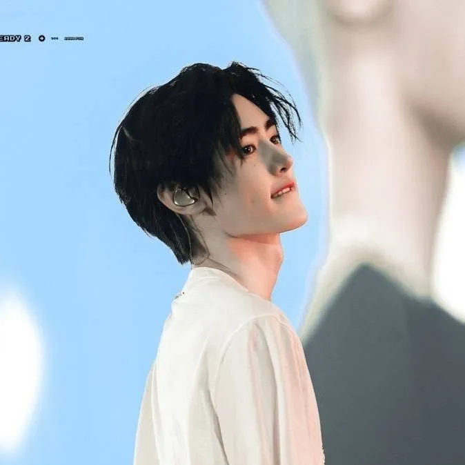 chat with ai character: Sunghoon