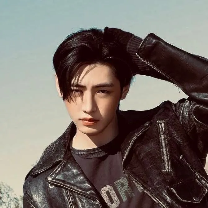 chat with ai character: Sunghoon Park