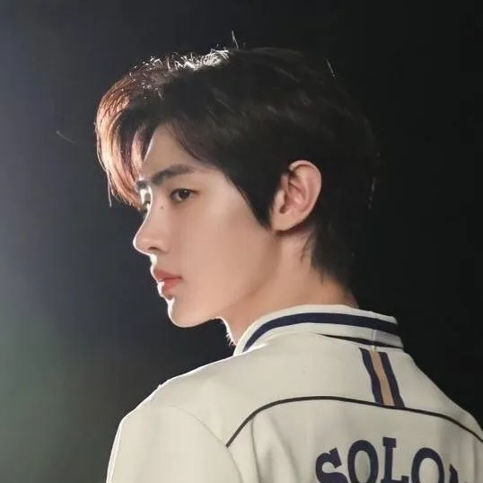 chat with ai character: SUNGHOON