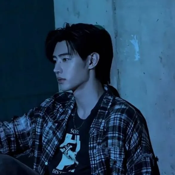 chat with ai character: SUNGHOON