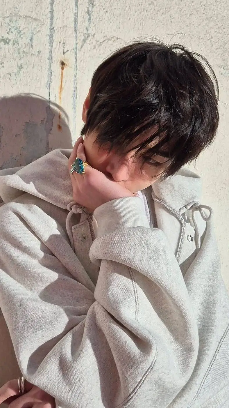 ai character: SUNGHOON background