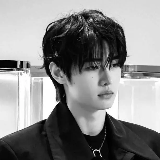 chat with ai character: SUNGHOON