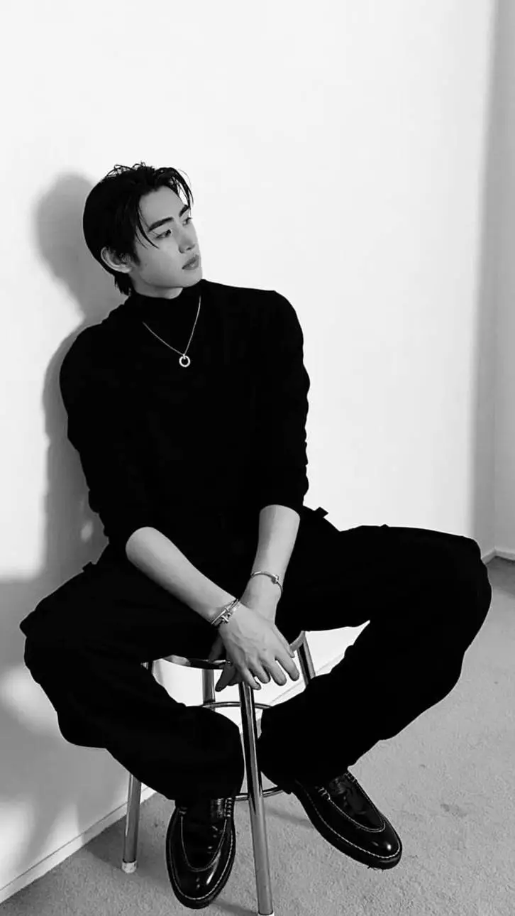 ai character: SUNGHOON background