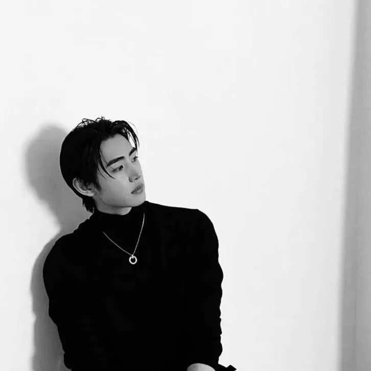 chat with ai character: SUNGHOON