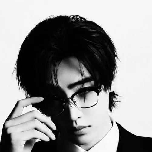 chat with ai character: SUNGHOON PARK