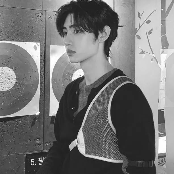 chat with ai character: SUNGHOON PARK