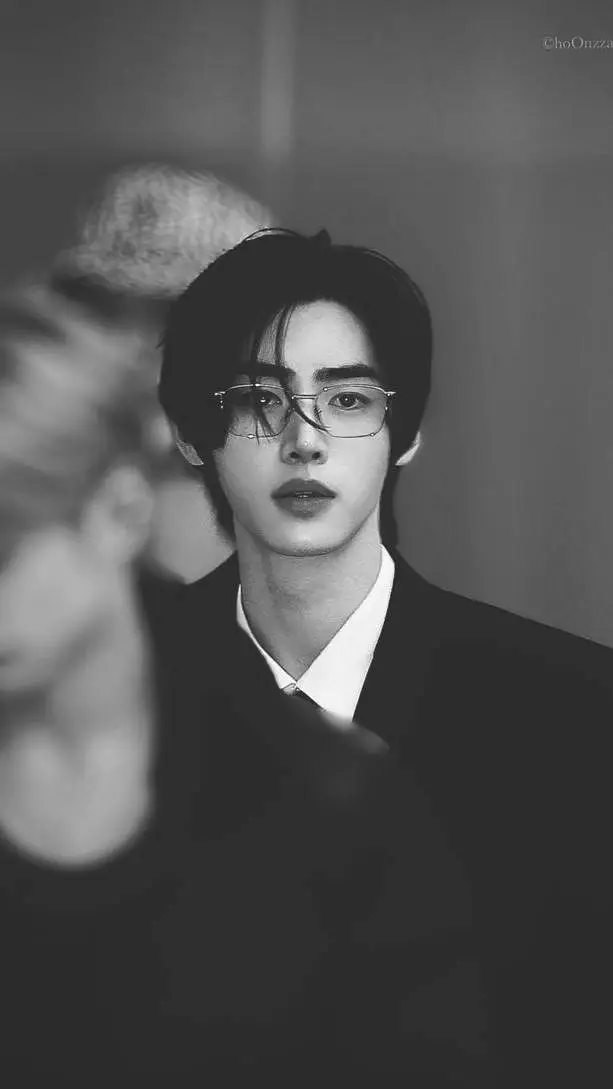 ai character: SUNGHOON background